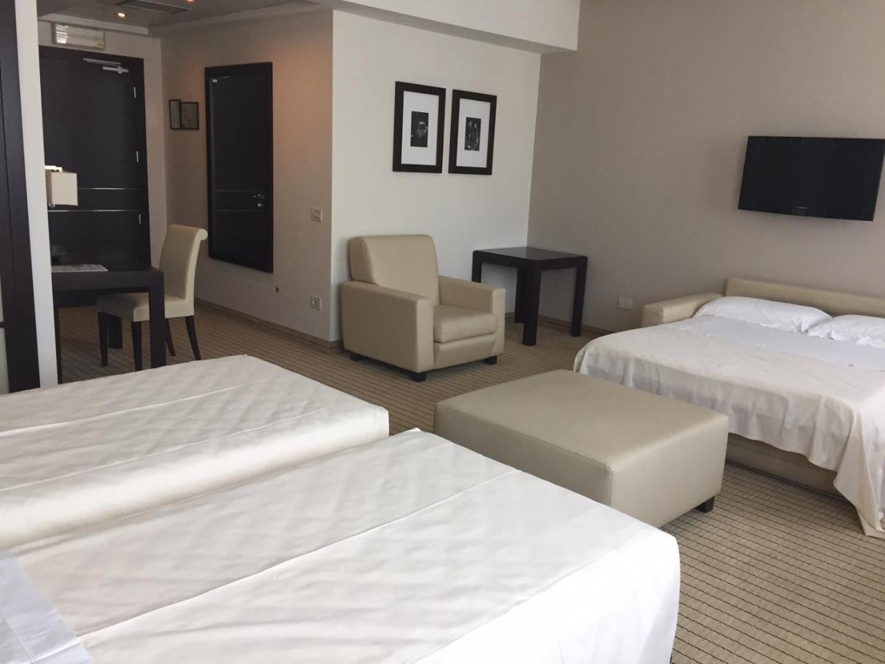 巴托罗米亚公寓酒店 巴托洛梅阿镇 外观 照片